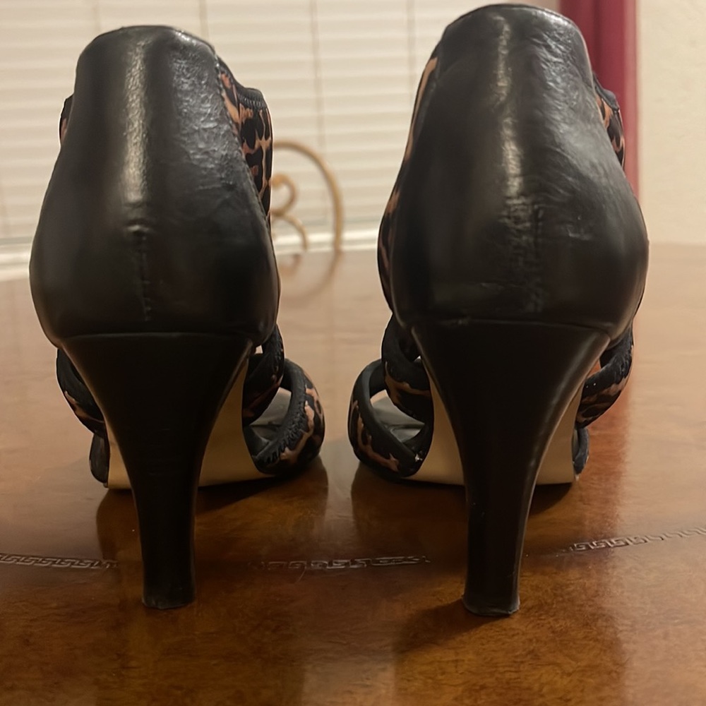 Like new Isola Dani Leopard Print Sandals - Picture 3 of 6
